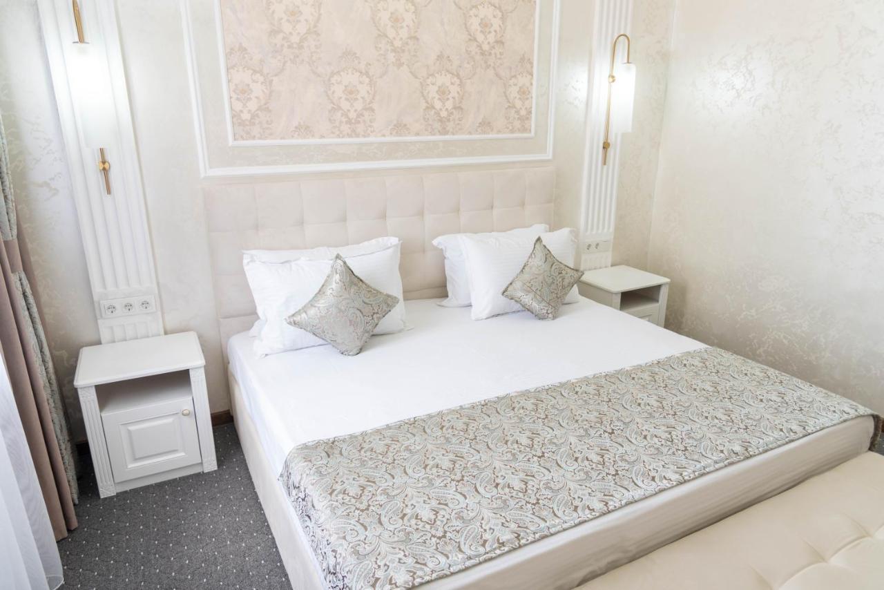 Dora Hotel Shymkent Eksteriør billede