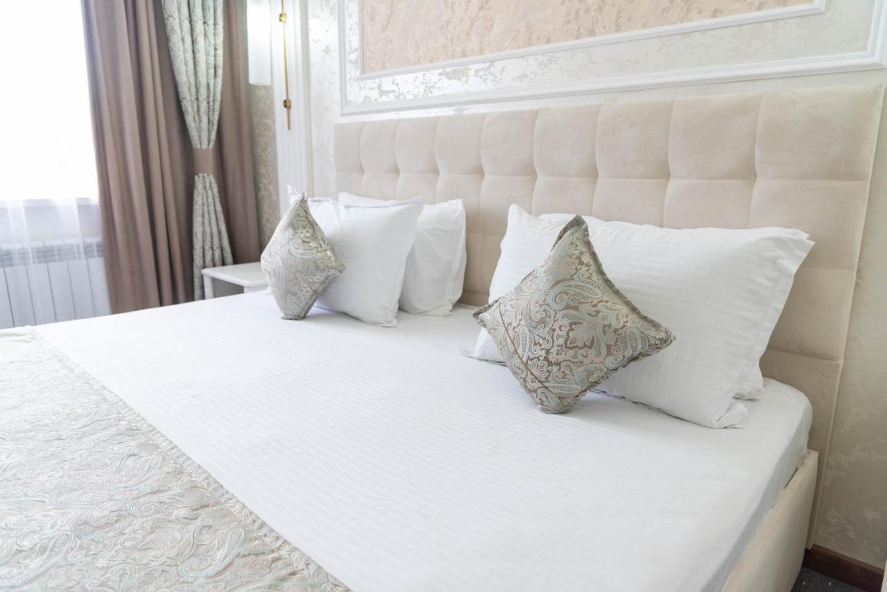 Dora Hotel Shymkent Eksteriør billede