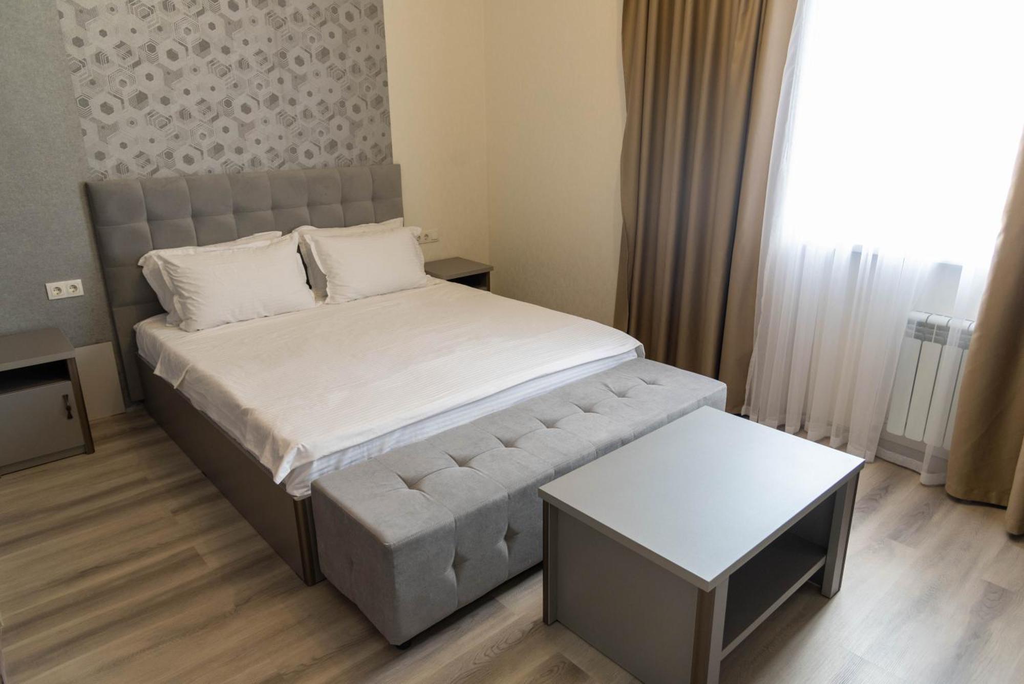 Dora Hotel Shymkent Eksteriør billede