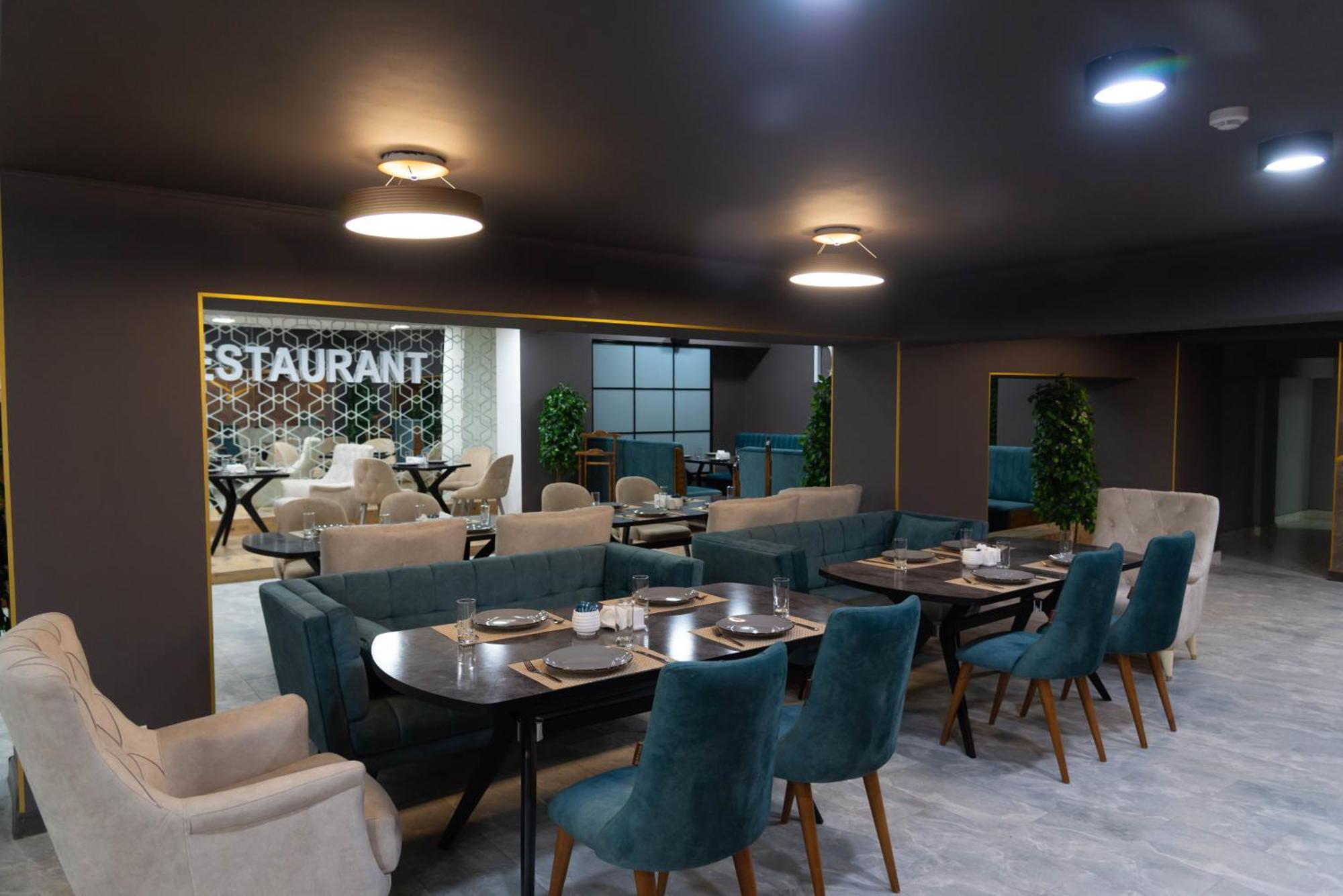 Dora Hotel Shymkent Eksteriør billede